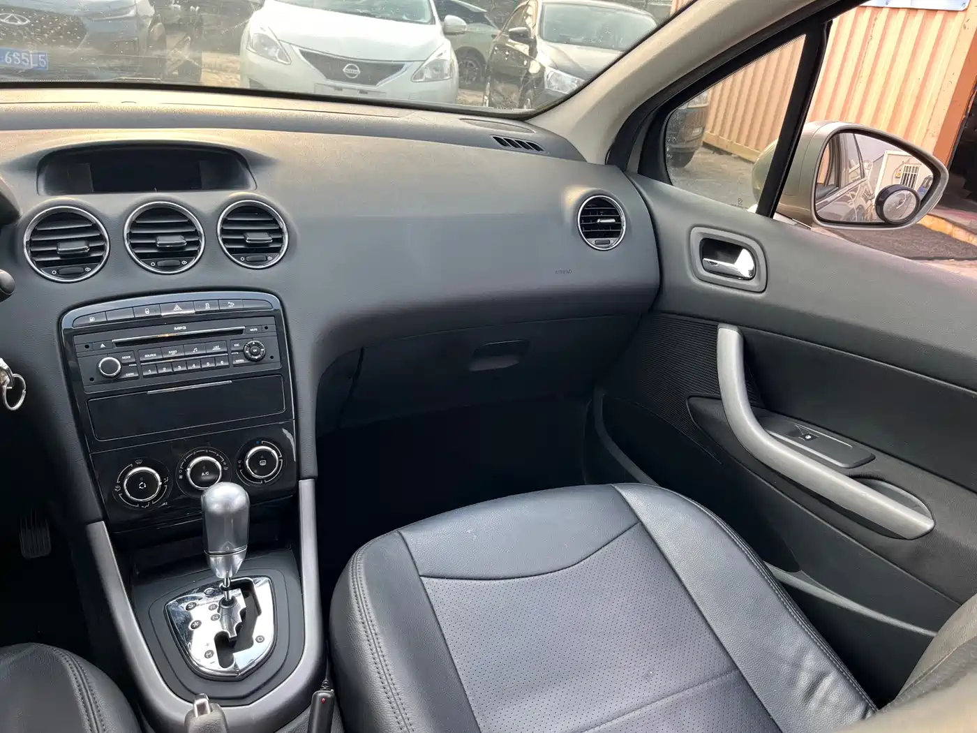 Peugeot 408 2013 1.6L Automatic Comfort Edition фото 12