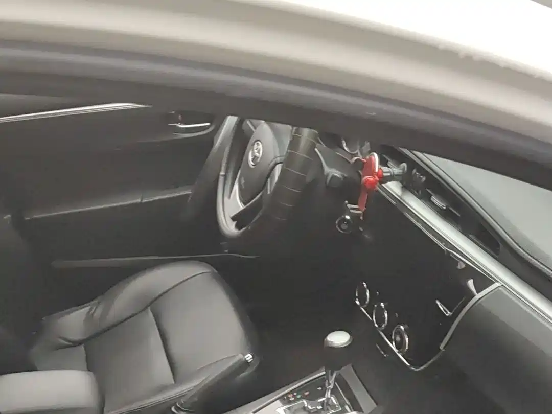 Toyota Corolla 2014 1.6L CVT GL фото 12