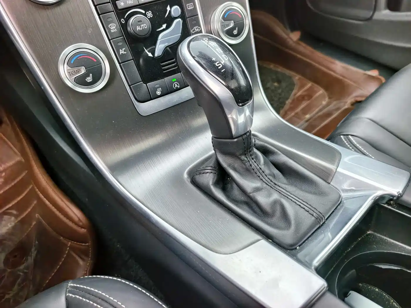 Фото 9 - Volvo V60