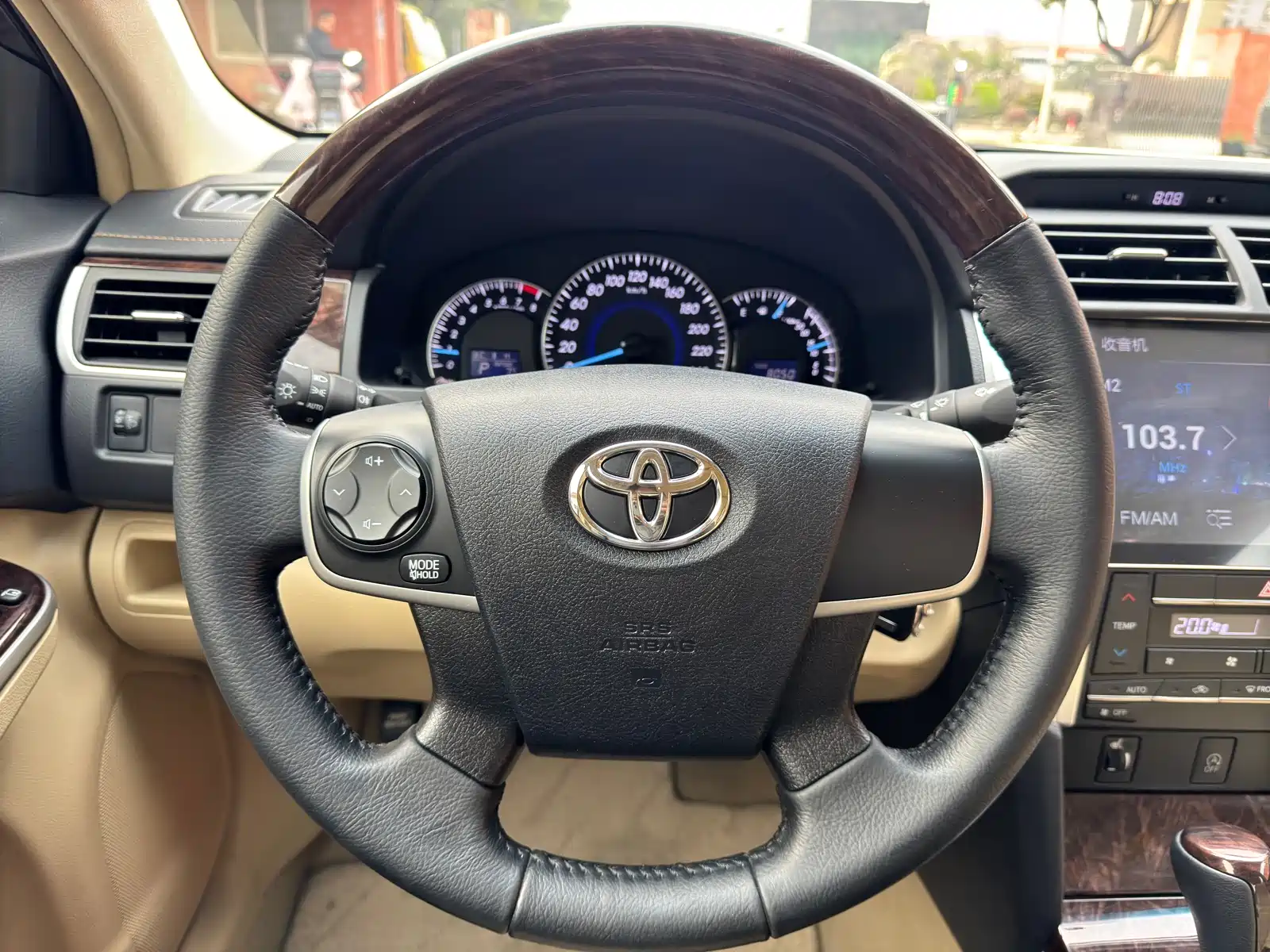 Фото 27 - Toyota Camry