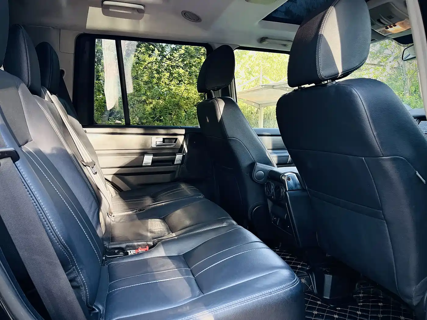 Land Rover Discovery 2015 3.0 SDV6 HSE Diesel фото 15