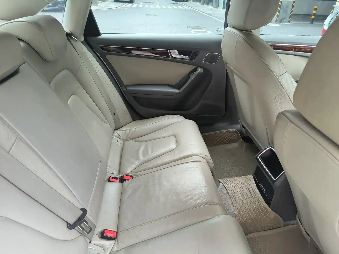 Audi A4L 2011 2.0 TFSI Comfort фото 16