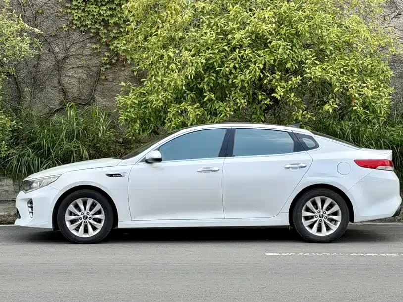 Photo 3 - Kia K5