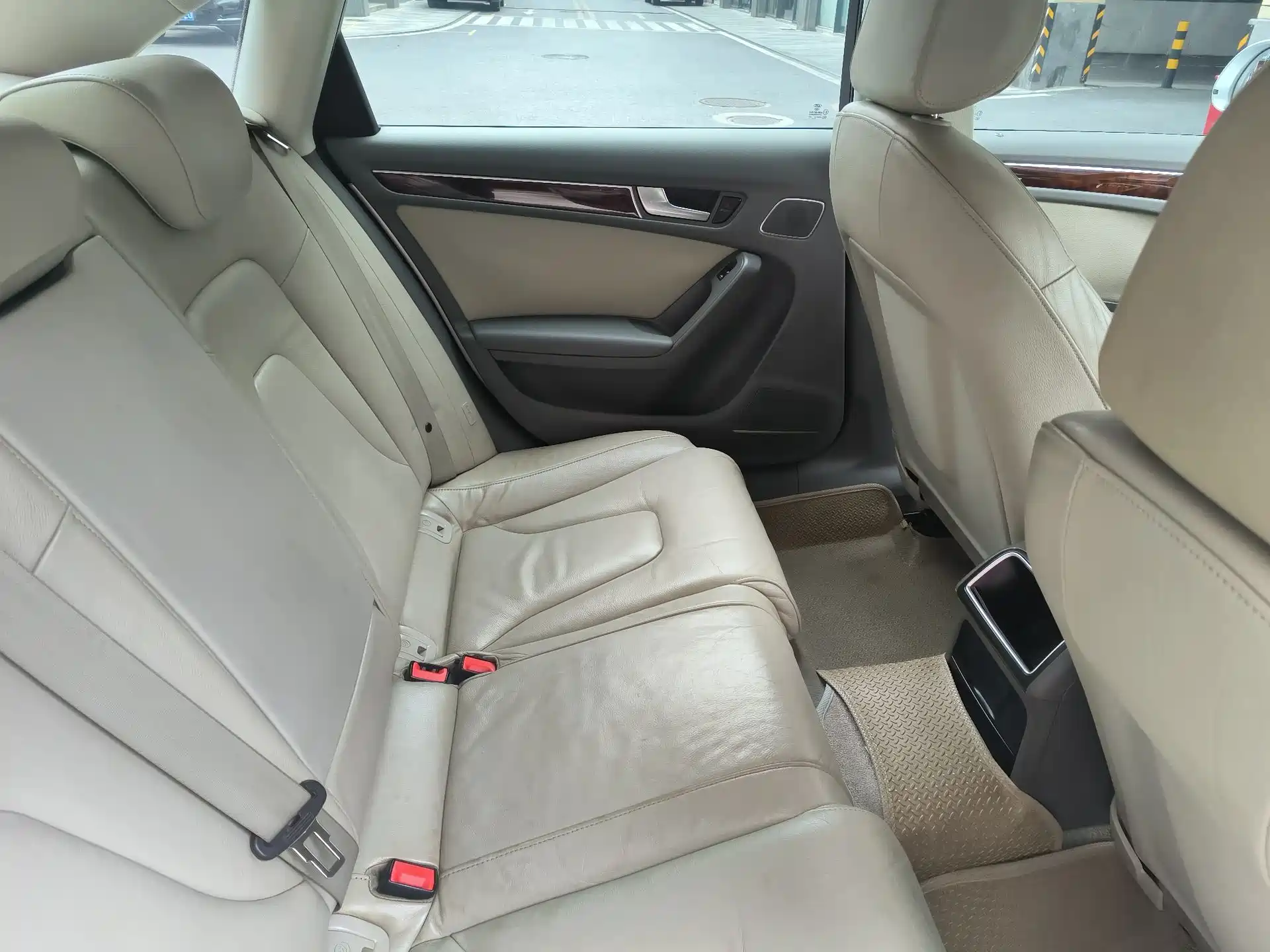 Фото 16 - Audi A4L