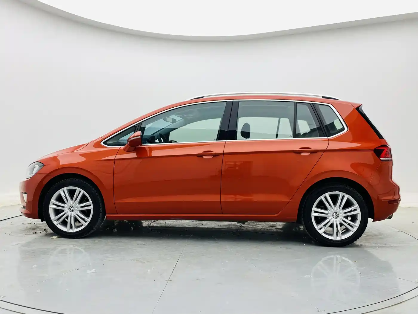 Volkswagen Golf Sportsvan 2016 230TSI Automatic Luxury фото 4