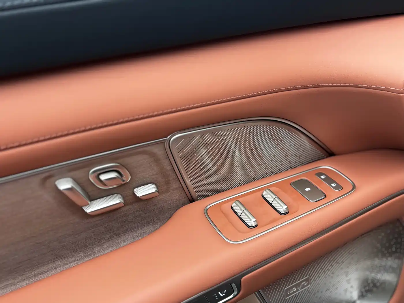 NIO ES8 2026 2025 Model 6-Seat Executive Luxury Edition