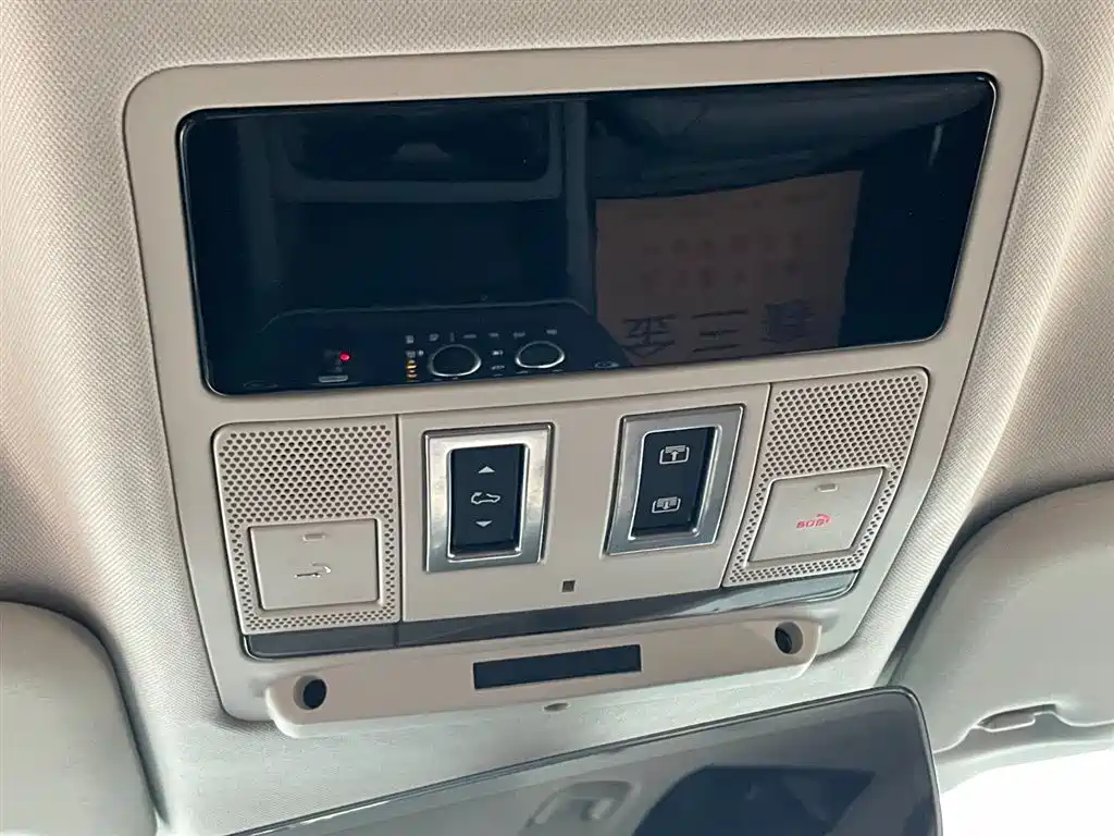 Land Rover Defender 2024 110 3.0T P400 XS фото 23