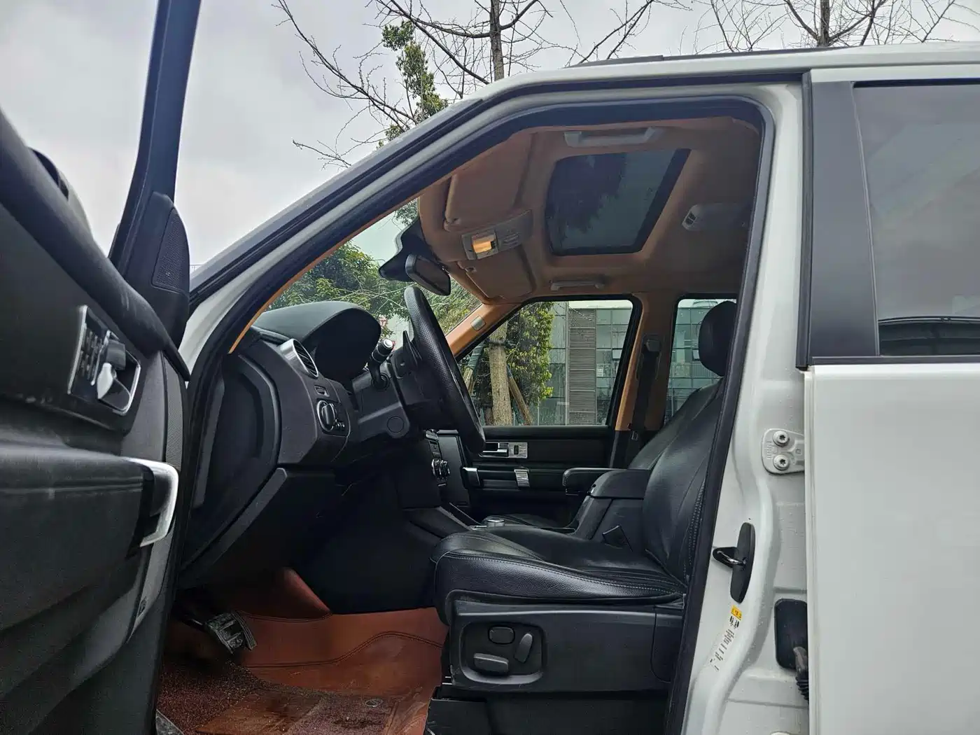 Land Rover Discovery 2016 3.0 SC V6 SE фото 4