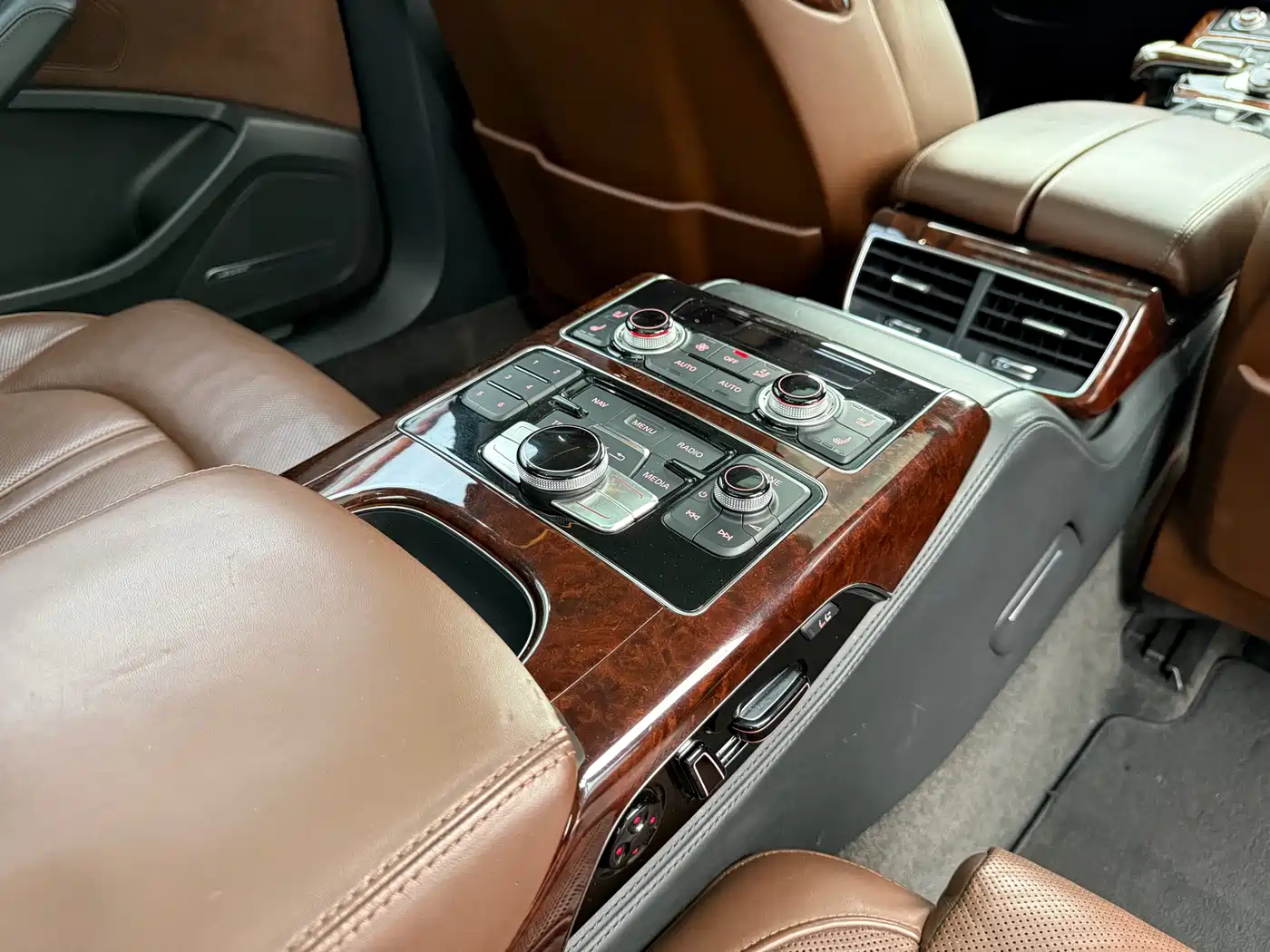 Audi A8 2013 A8L 45 TFSI quattro Luxury фото 15