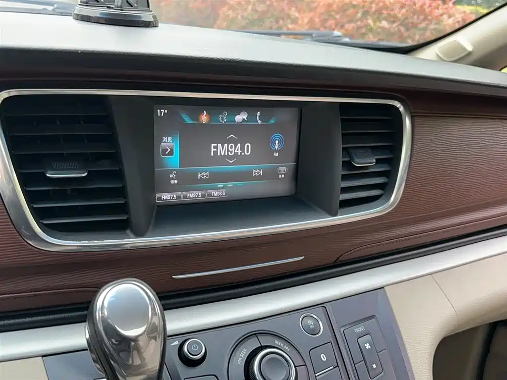Buick GL8 2018 28T Luxury Model China VI фото 6