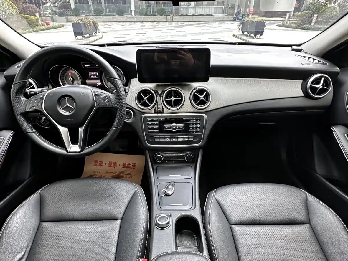 Mercedes-Benz GLA 2015 GLA 200 Dynamic фото 9