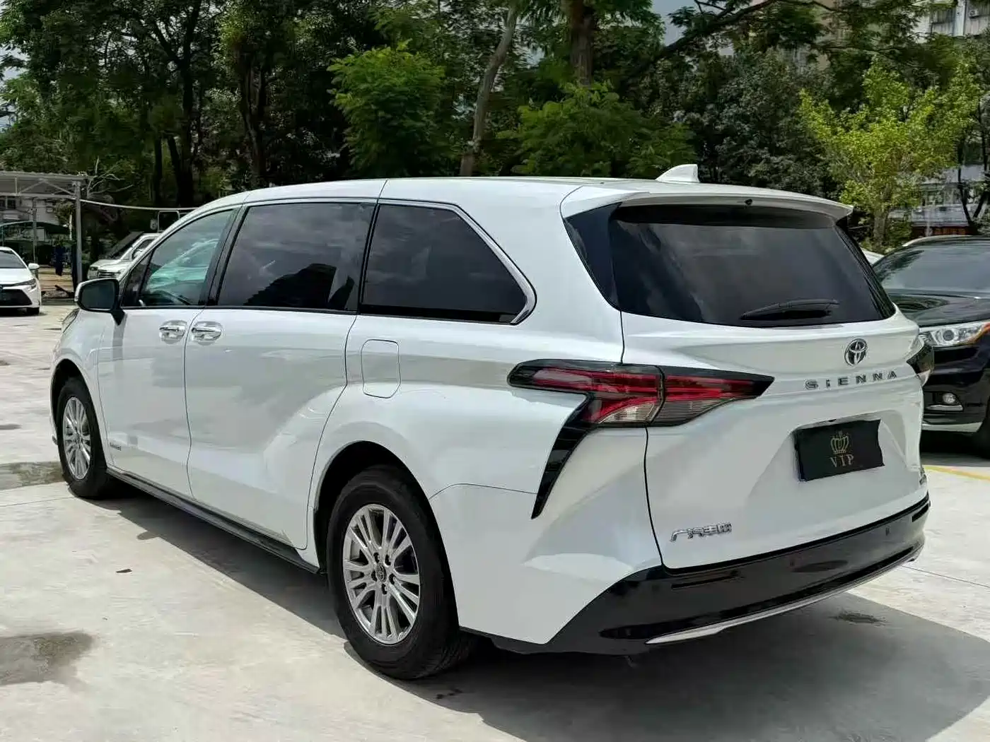 Фото 4 - Toyota Sienna