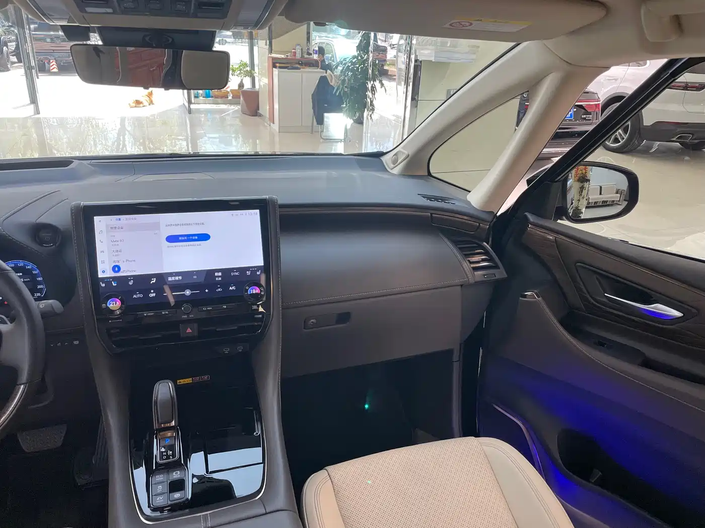 Toyota Vellfire 2024 Crown Hybrid 2.5L Executive Premium Edition фото 24