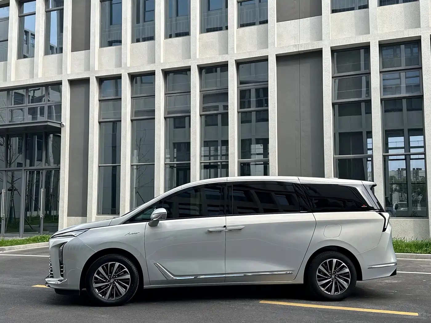 Buick GL8 2026 Luzun Smart Edition фото 4