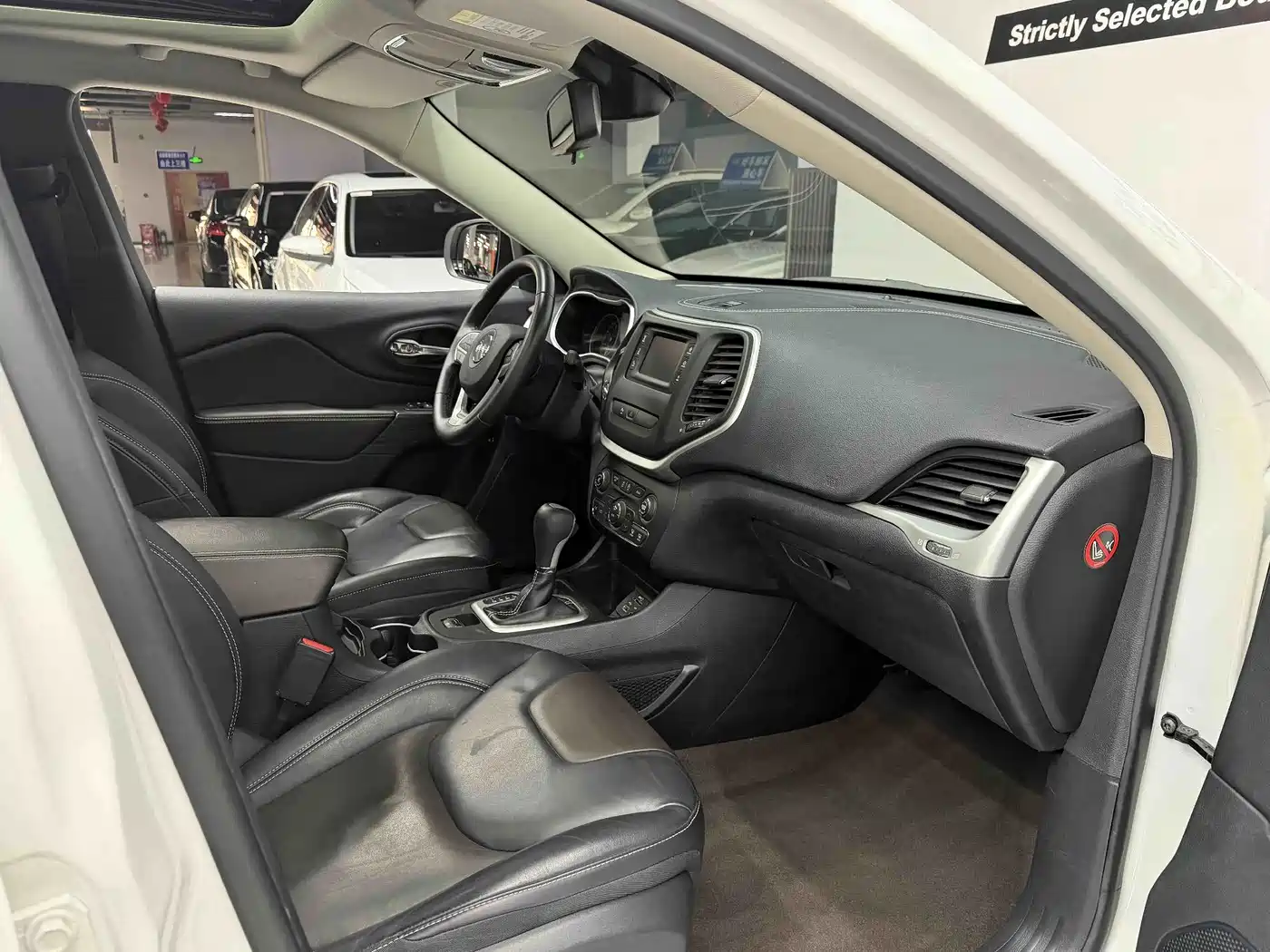 Jeep Cherokee 2016 2016 2.4L Leading Edition
