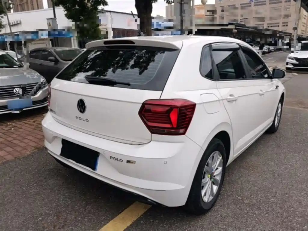 VOLKSWAGEN POLO