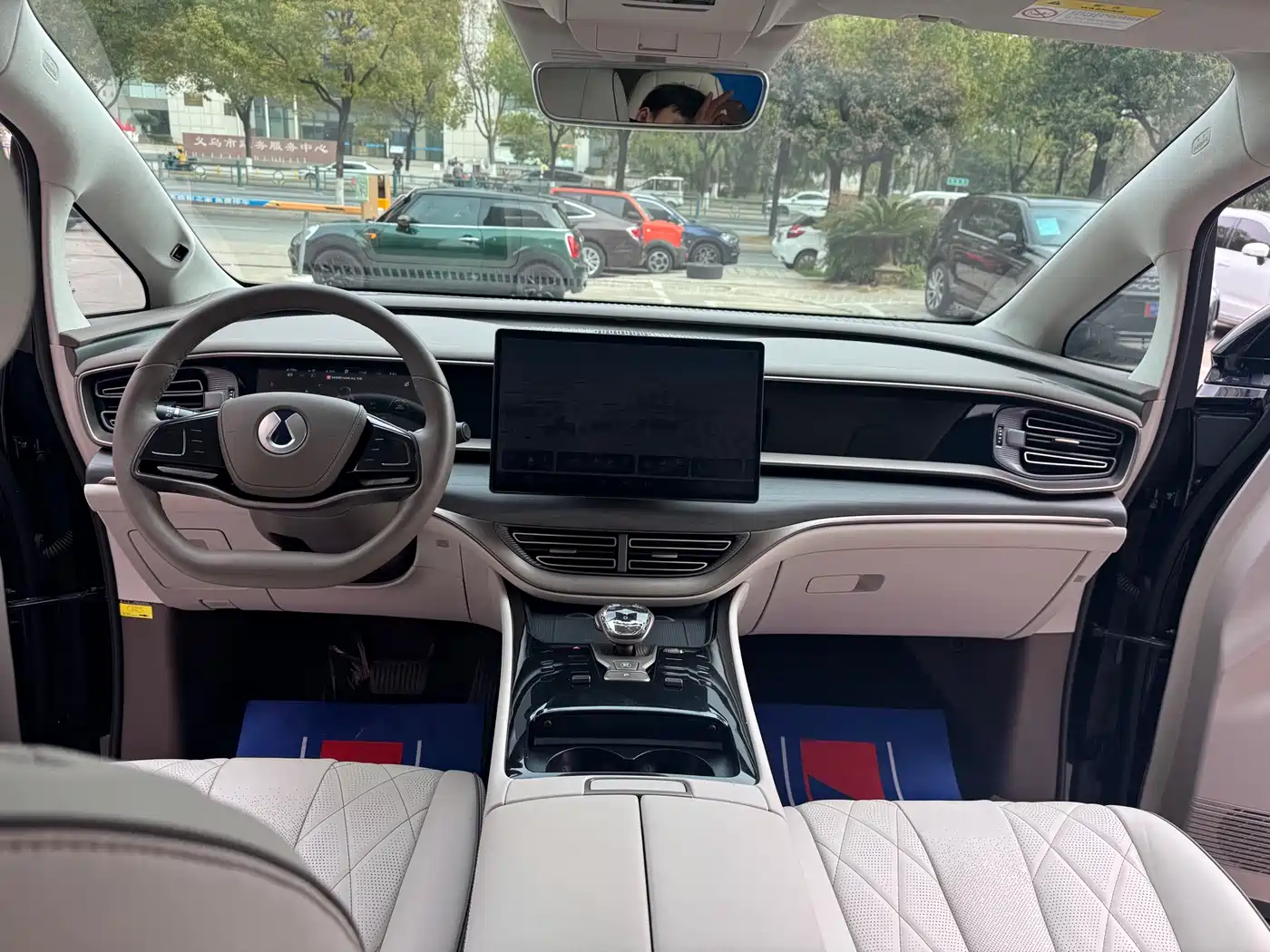 Denza D9 2022 DM-i 970 AWD Flagship фото 20