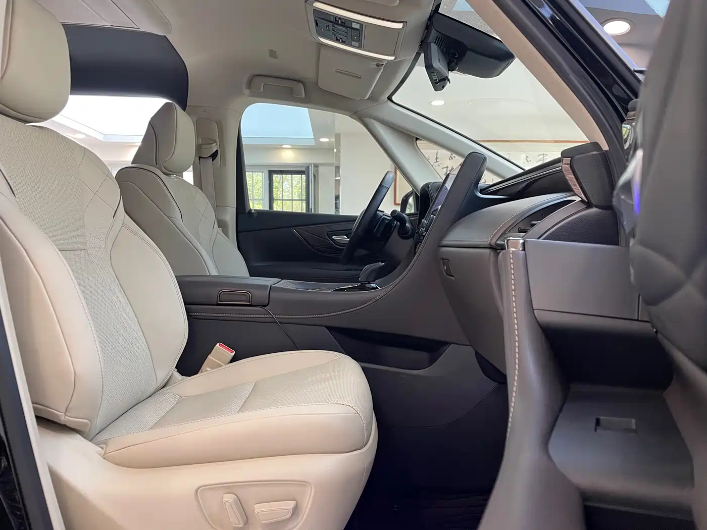 Toyota Vellfire 2024 Crown Hybrid 2.5L Executive Premium Edition фото 11