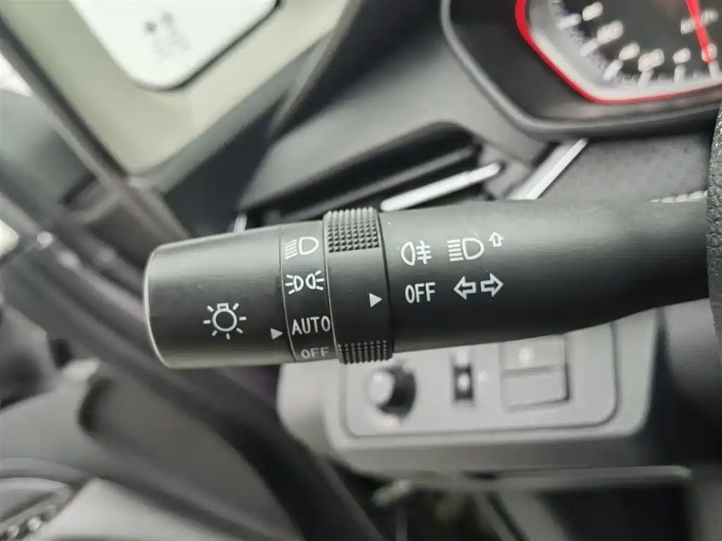 SAIC Maxus Maxus G50 2019 1.5T Automatic Luxury Edition China VI фото 21
