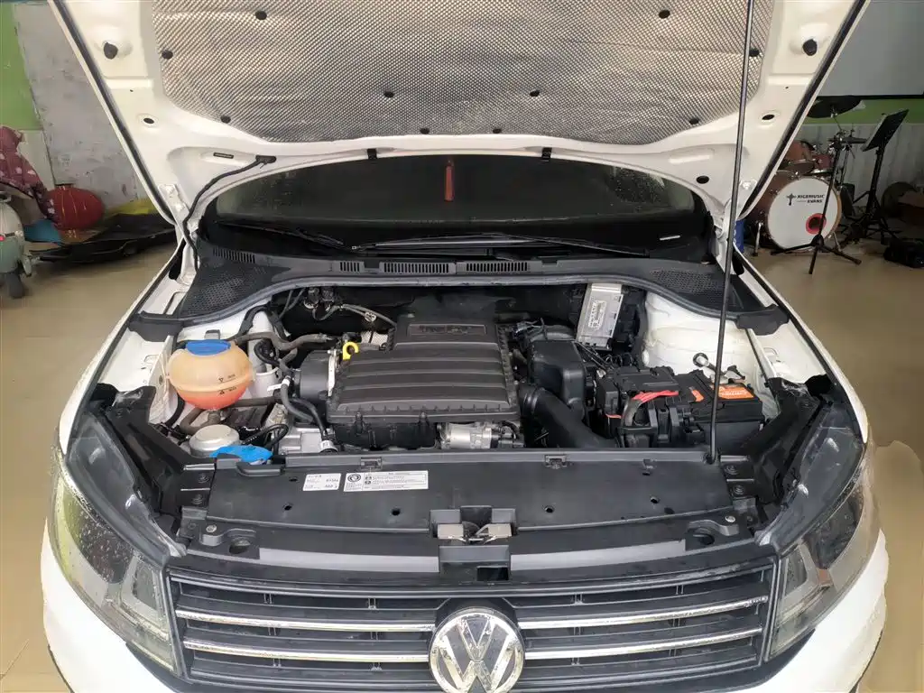 VOLKSWAGEN SANTANA