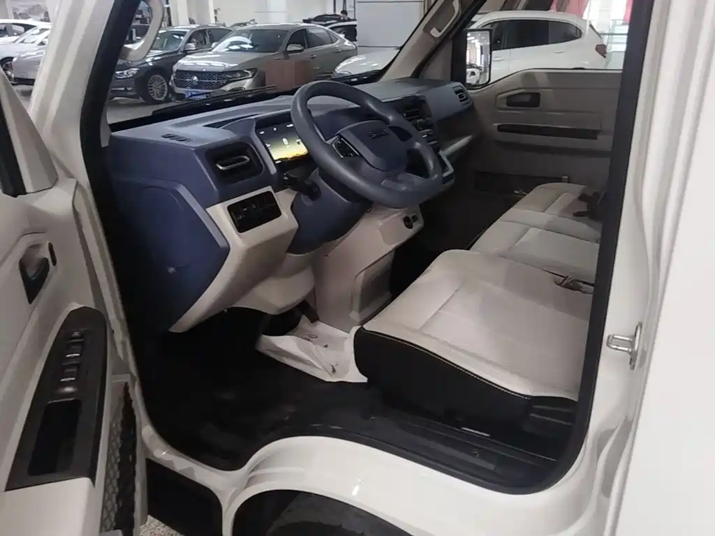 SRM Xinyuan Xinyuan E3 2026 2025 Model Fudi 310KM Utility Passenger