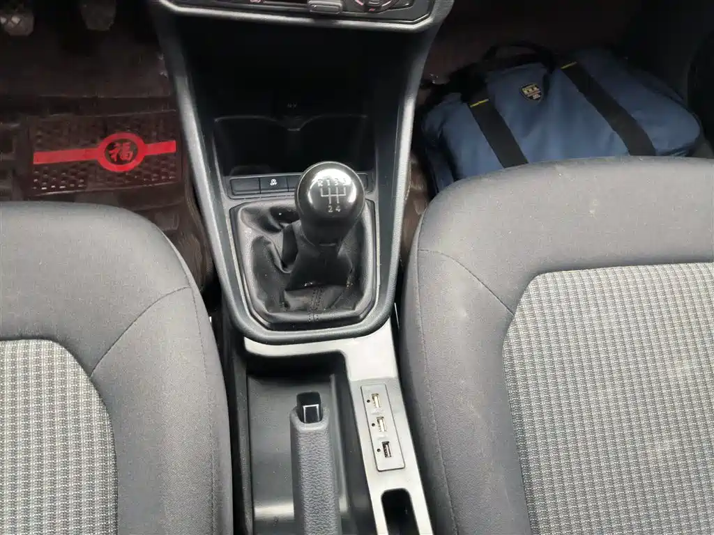 VOLKSWAGEN SANTANA