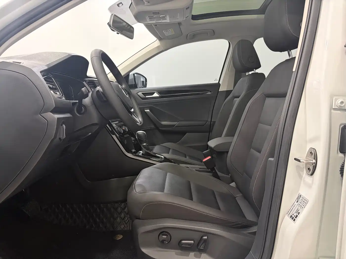 Volkswagen T-ROC 2022 280TSI DSG 2WD Comfort PLUS фото 4