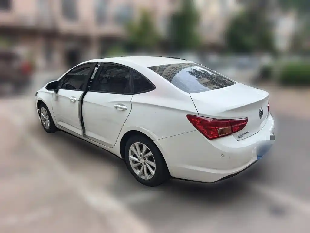 Photo 4 - Buick Verano