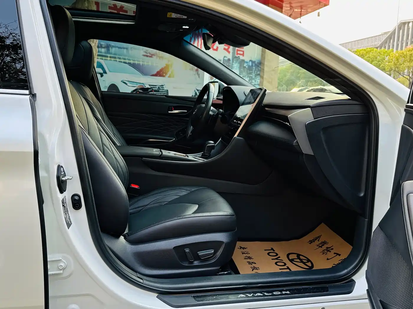 Toyota Avalon 2023 2.5L Touring Premium Edition фото 16
