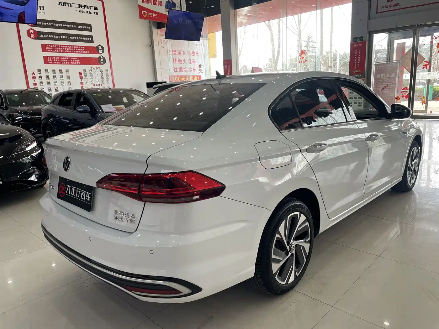 Volkswagen Bora 2023 300TSI DSG Premium Edition фото 5