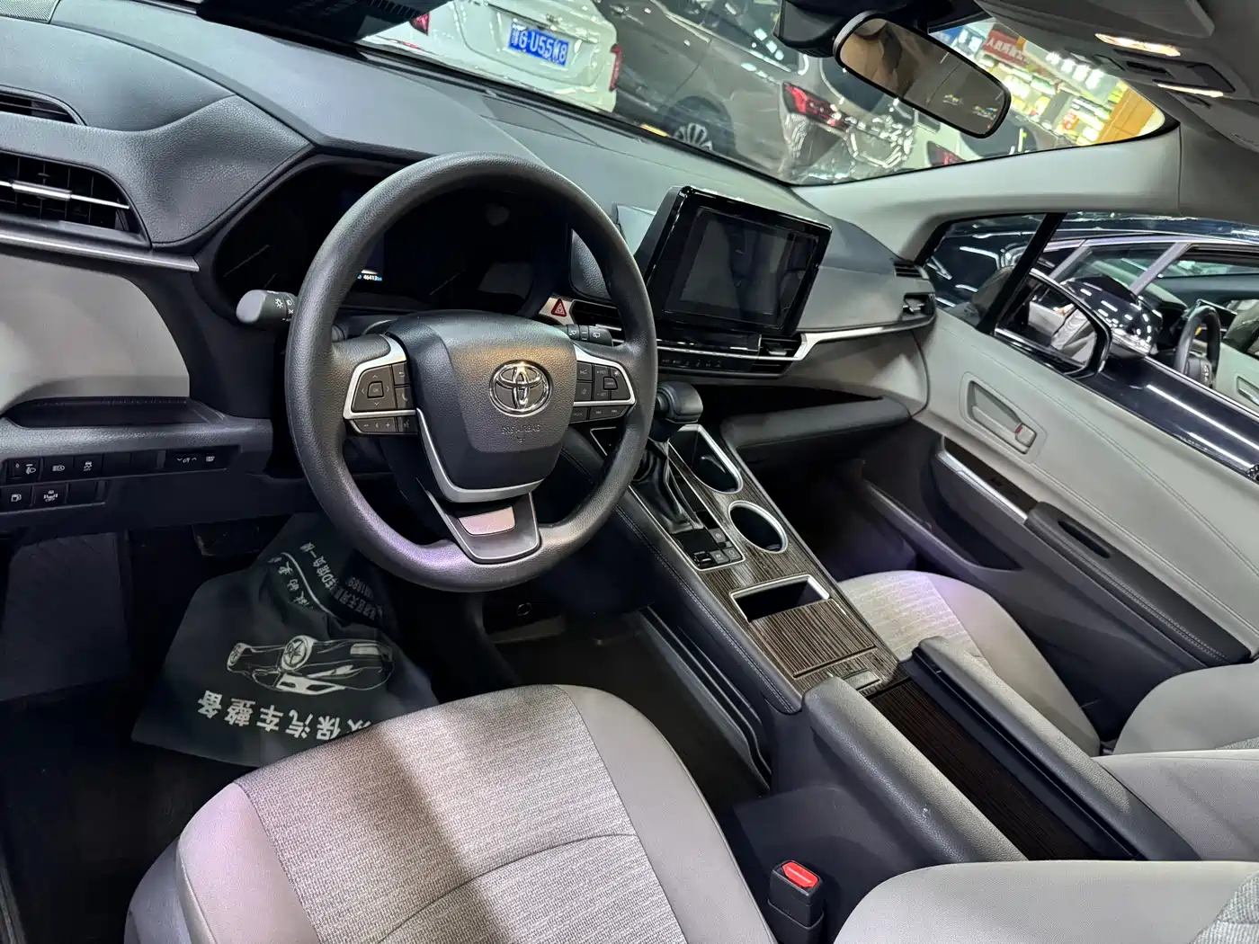 Toyota Sienna 2024 2.5L Hybrid Comfort Edition фото 13