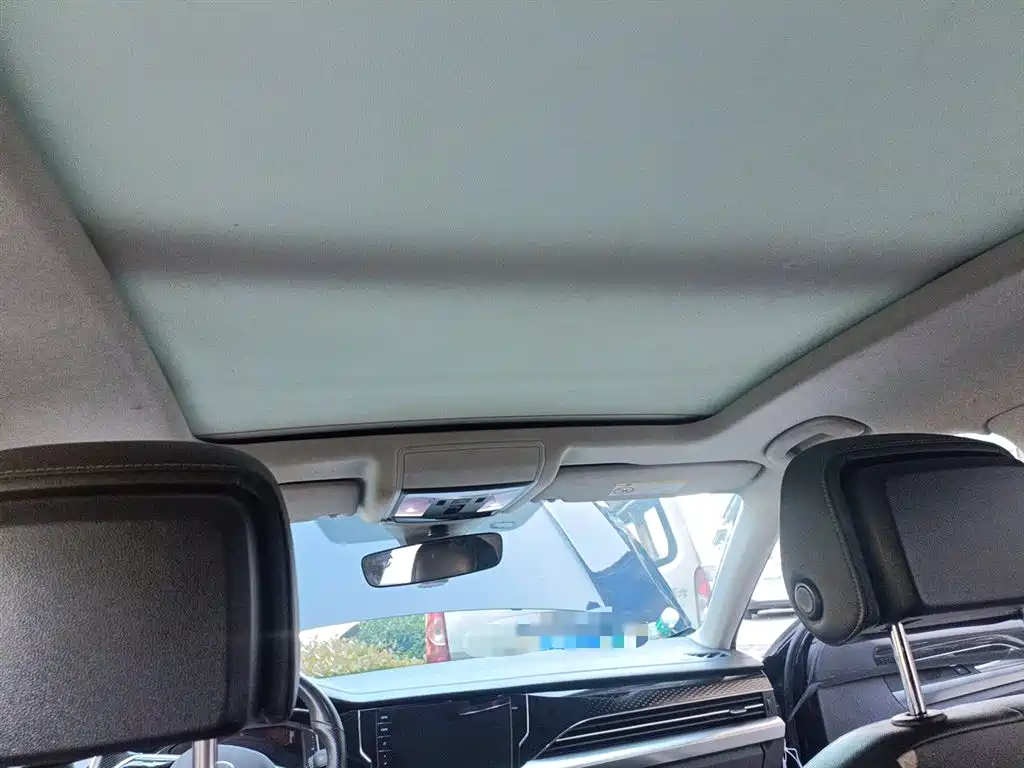 Volkswagen Passat 2023 330TSI Luxury Edition фото 14