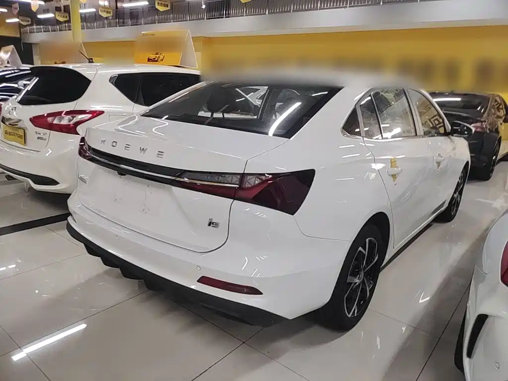 Фото 7 - Roewe i5
