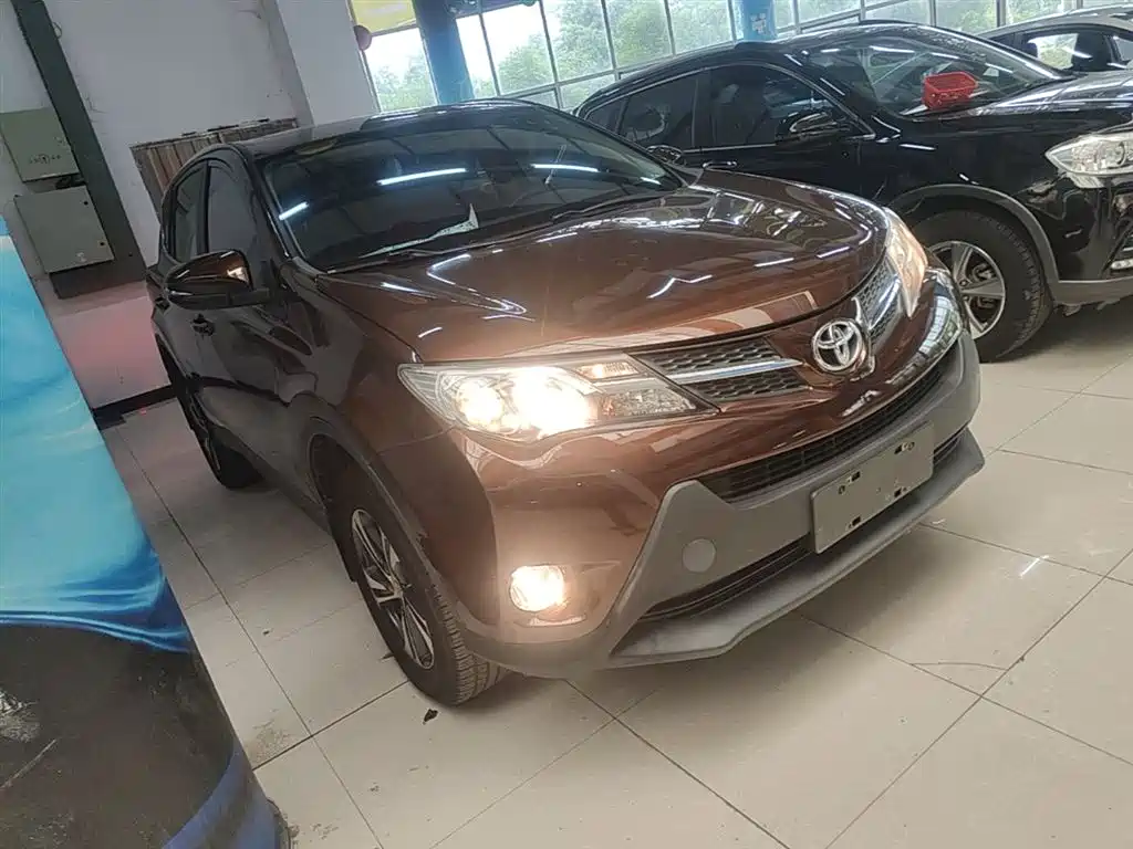 Toyota RAV4 Rongfang 2015 2.0L CVT 2WD Trend Edition фото 4