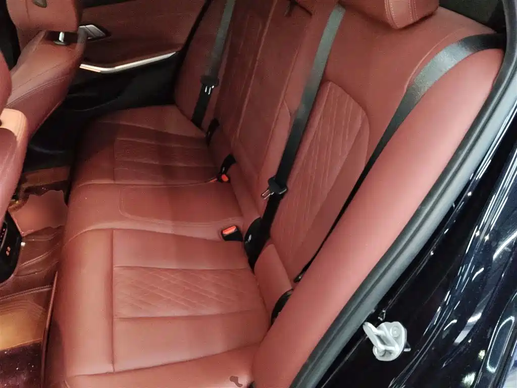 BMW 3 Series 2024 325i M Sport Shadowline Package фото 17