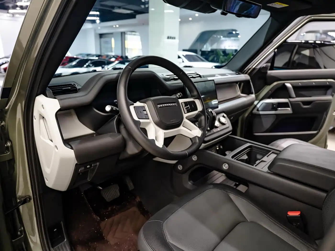 Land Rover Defender 2023 Model 110 3.0T P400 X-DYNAMIC HSE фото 4