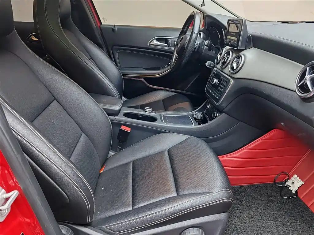 Mercedes-Benz GLA 2015 GLA 220 4MATIC Fashion Edition фото 15