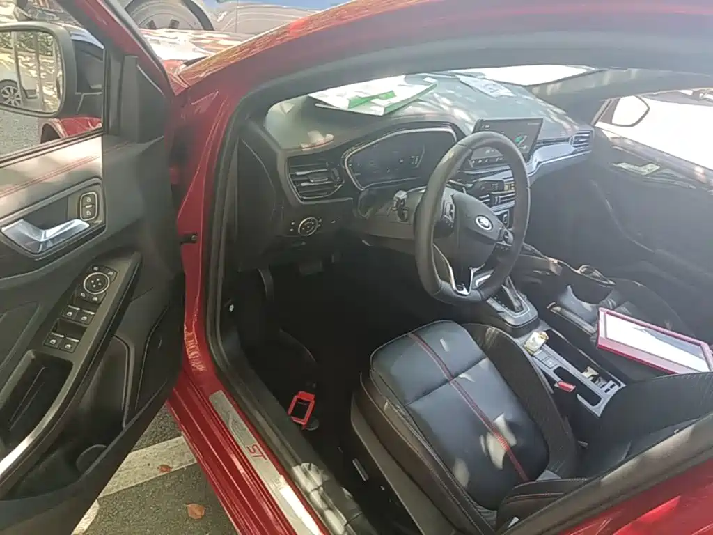 Ford Focus 2023 2022 Sedan EcoBoost 180 Automatic ST Line