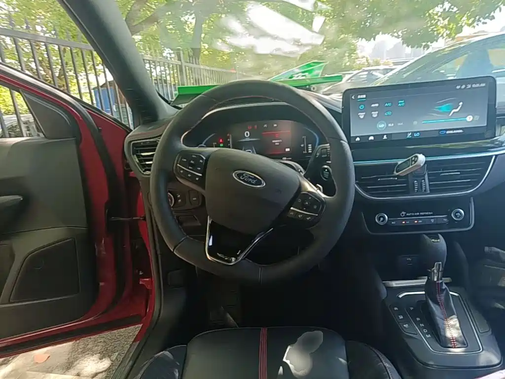 Ford Focus 2023 2022 Sedan EcoBoost 180 Automatic ST Line