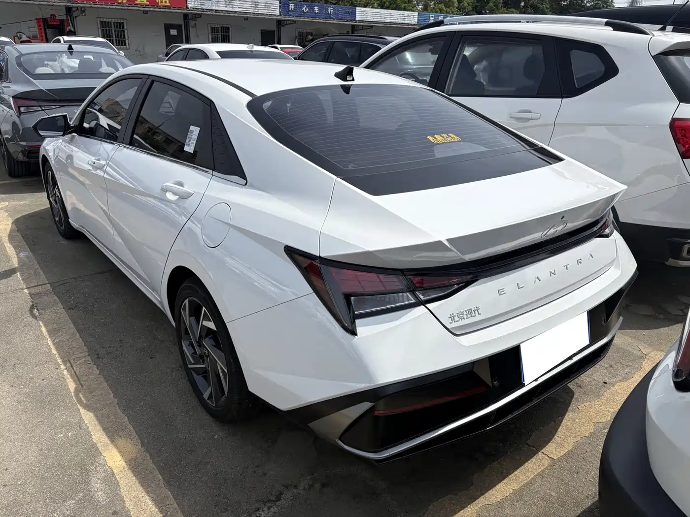 Hyundai Elantra 2023 Model 1.5L CVT LUX Premium Edition фото 14