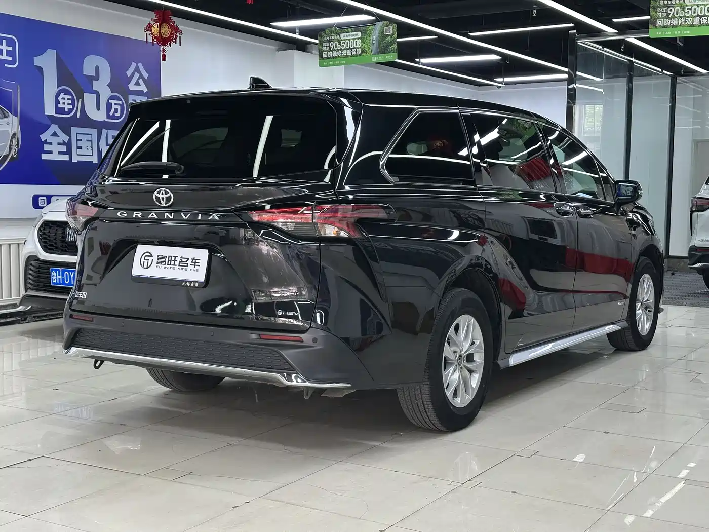 Toyota Granvia 2024 2.5L Hybrid Comfort фото 4