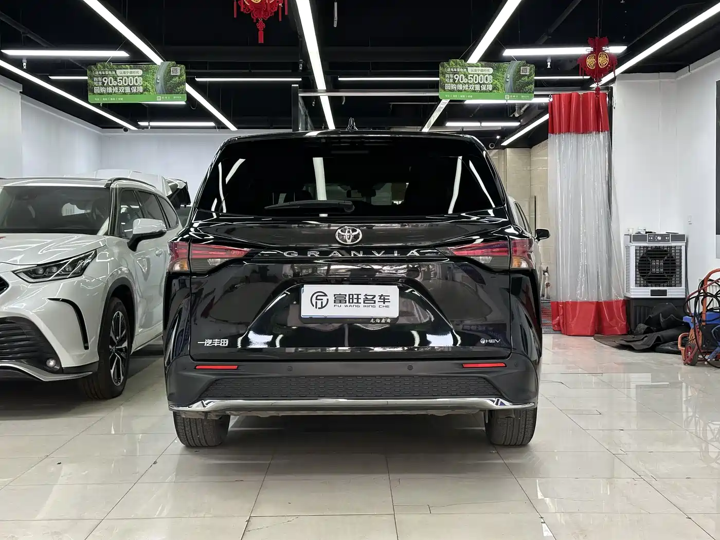 Toyota Granvia 2024 2.5L Hybrid Comfort фото 5