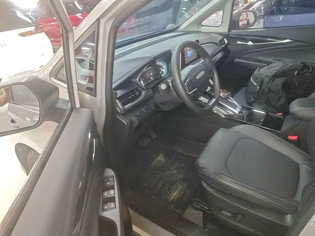 SAIC Maxus Dajia 5 2023 2022 1.3T PLUG IN Joy Edition (7-seater)