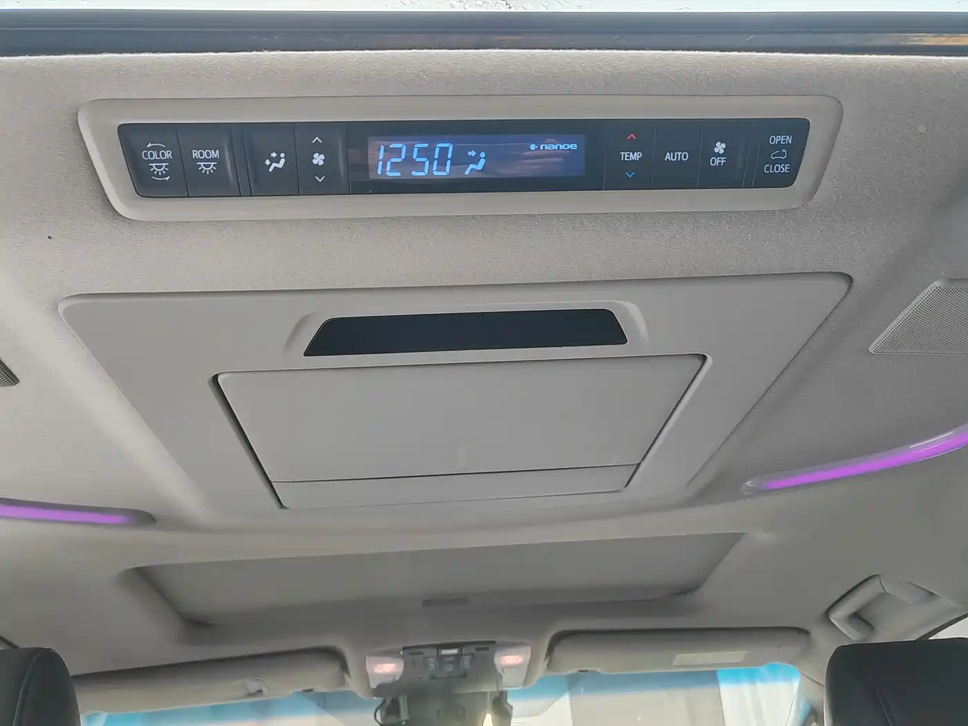 Toyota Vellfire 2020 Twin Engine 2.5L HV Luxury Edition фото 13
