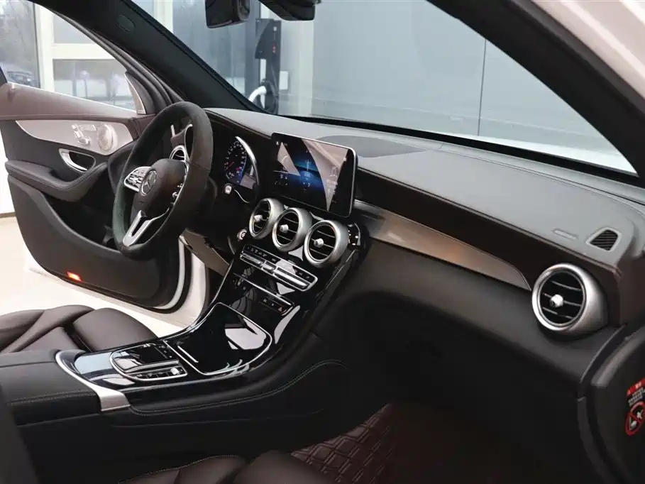 Mercedes-Benz GLC 2021 GLC 260 L 4MATIC Sporty фото 25