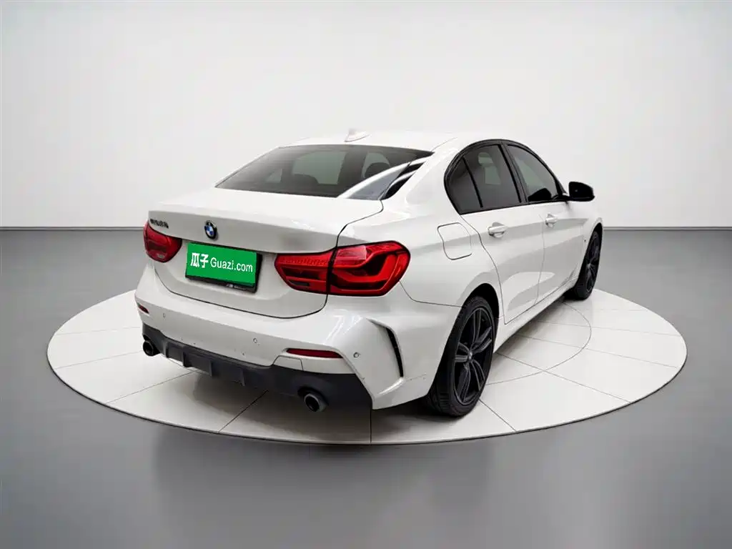 BMW 1 Series 2022 125i M Sport Shadow Edition фото 4