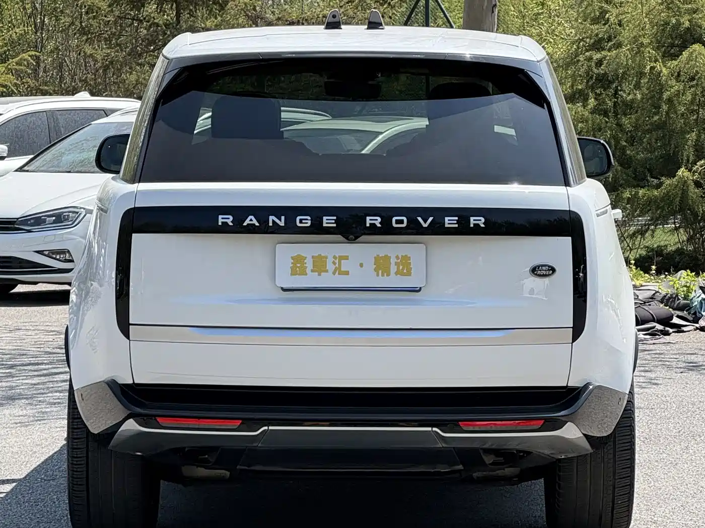 Land Rover Range Rover 2024 3.0 L6 400PS Genesis Extended фото 9