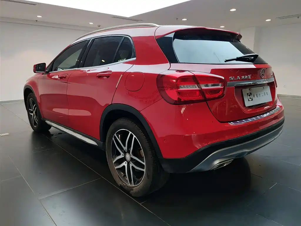Mercedes-Benz GLA 2015 GLA 220 4MATIC Fashion Edition фото 6