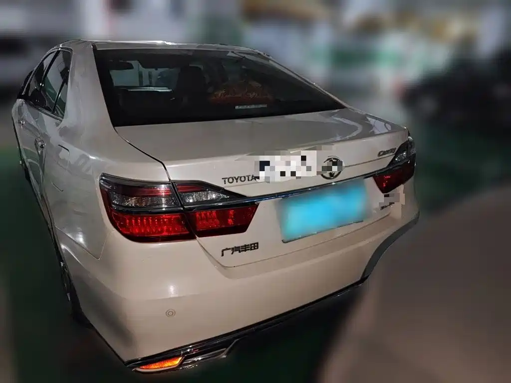 Фото 5 - Toyota Camry