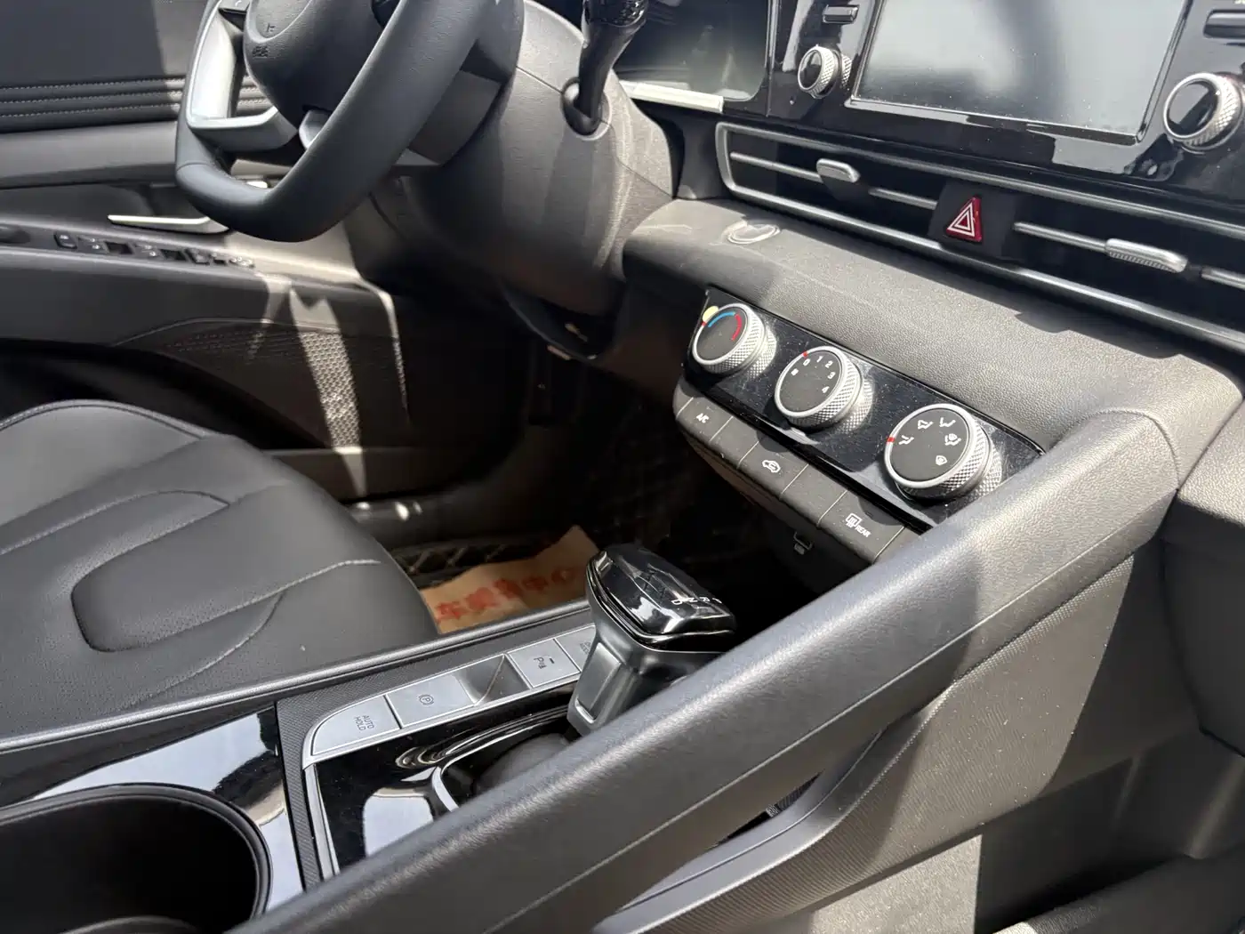 Hyundai Elantra 2023 Model 1.5L CVT LUX Premium Edition фото 4